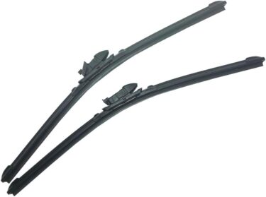 アウディ A5 にスタイリッシュな雨天対策！ 高性能エアロワイパーで視界スッキリ！