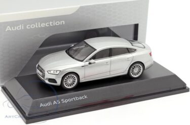 洗練された輝き！1/43スケール アウディA5スポーツバック（フロレットシルバー）