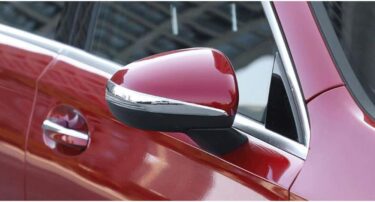 ベンツAクラスをもっとスタイリッシュに！簡単取り付けのメッキドアミラーカバー！