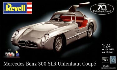ガルウィングが開く！メルセデス・ベンツ300 SLR 70周年記念プラモデル！