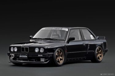 黒が映える迫力のワイドボディ。PANDEM「30」1/18スケールミニカーをじっくり楽しむ！
