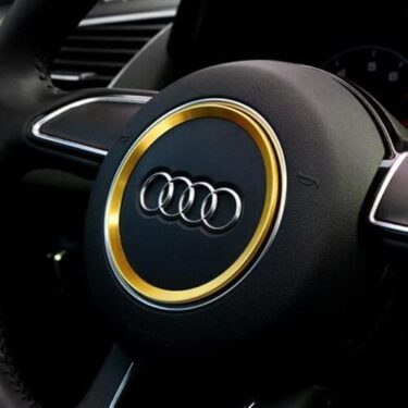 ハンドル周りをさりげなく格上げ。アウディ用ステアリング・ゴールドデコレーションリング！
