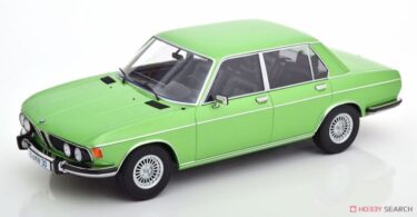 BMW 3.0S E3 2シリーズ（1971年）1/18スケールミニカー！ライトグリーンメタリックの名車を精巧に再現！